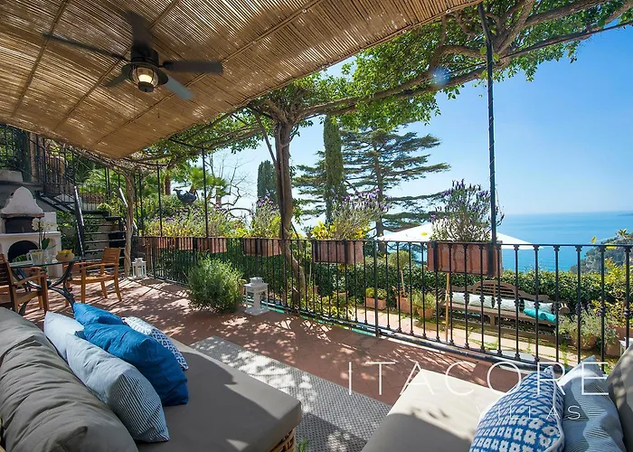 Gaia - Sea View, Pool, Terrace, Patio & Courtyard 빌라