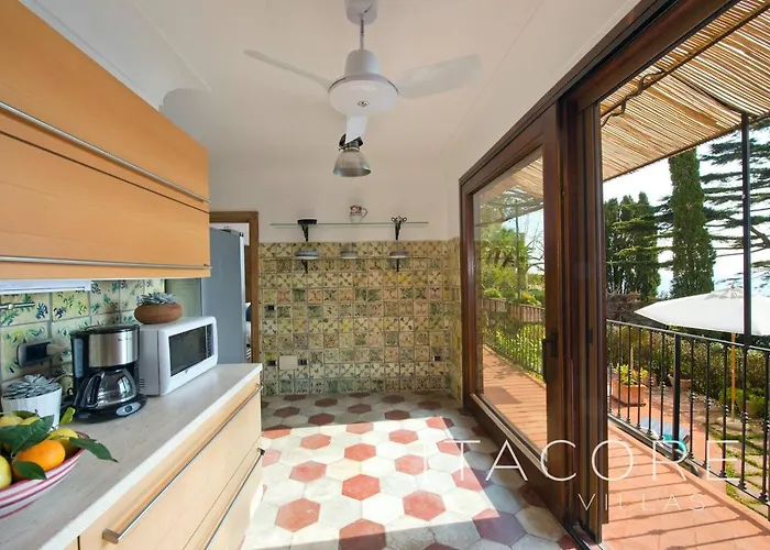 Gaia - Sea View, Pool, Terrace, Patio & Courtyard 포지타노