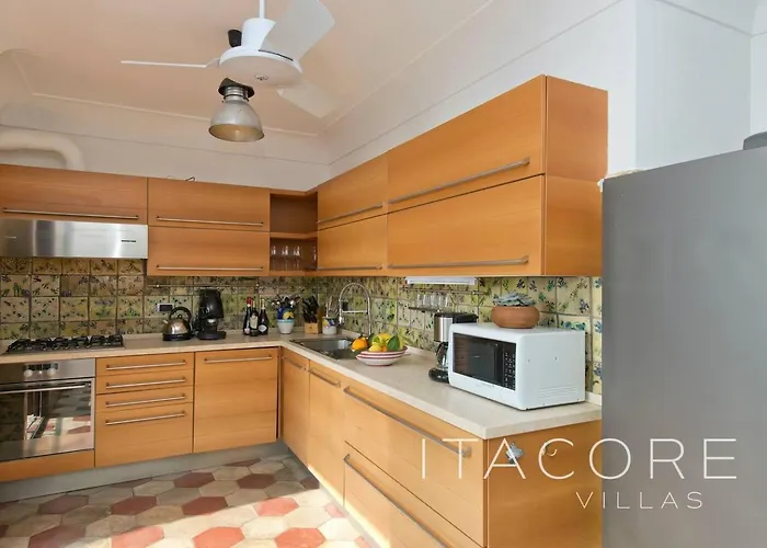 Gaia - Sea View, Pool, Terrace, Patio & Courtyard Positano